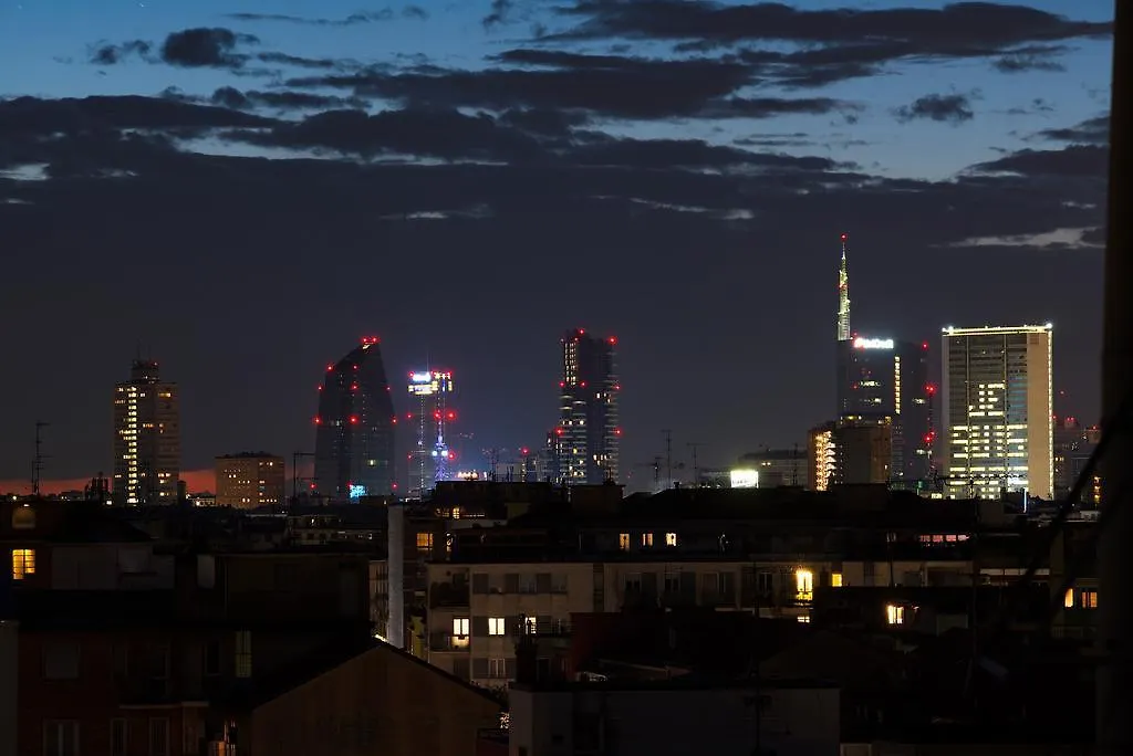 Milan Skyline Apartment In Citta Studi A 1 Minuto Dal Metro Con Terrazzo Wi-Fi E Netflix